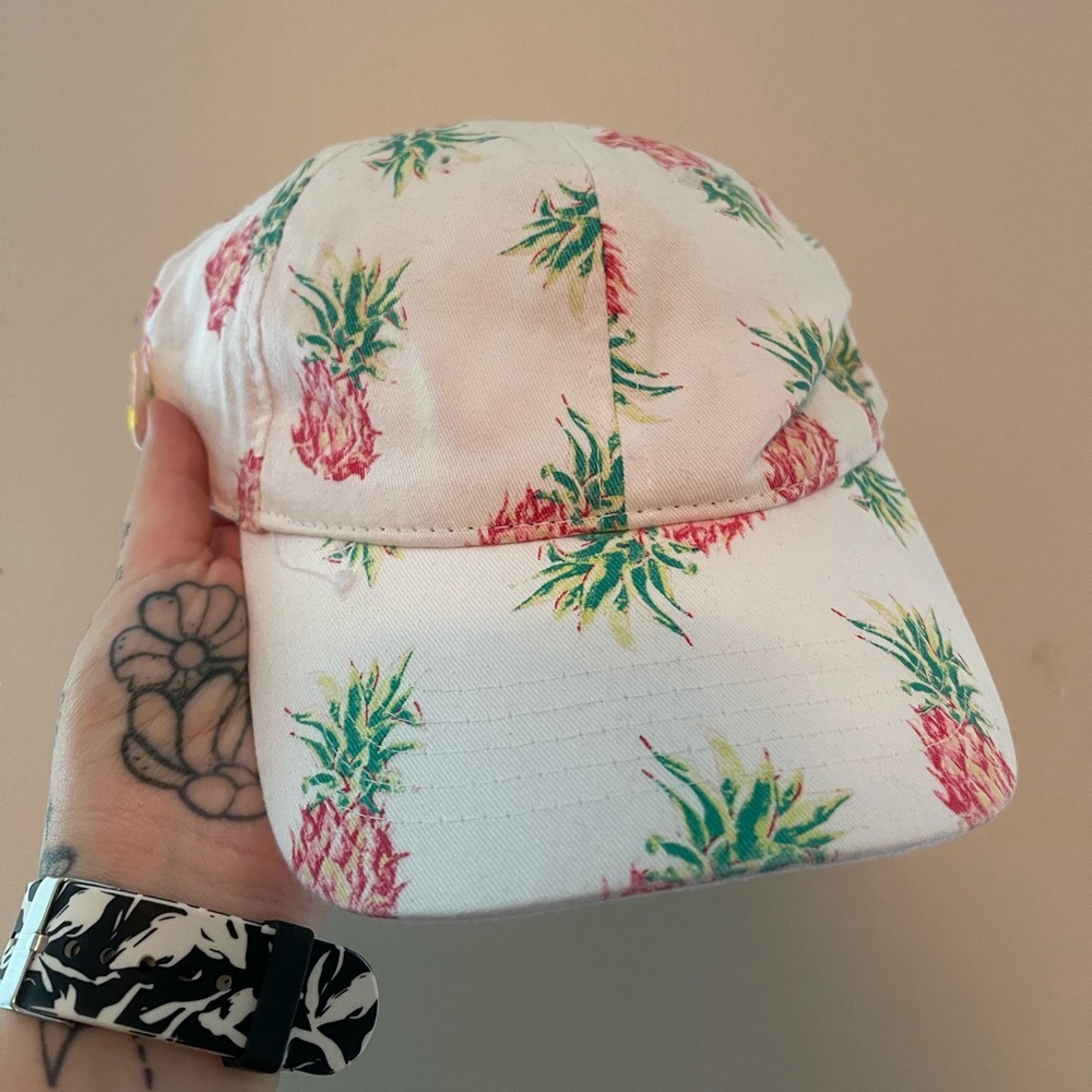 Pineapple graphic hat